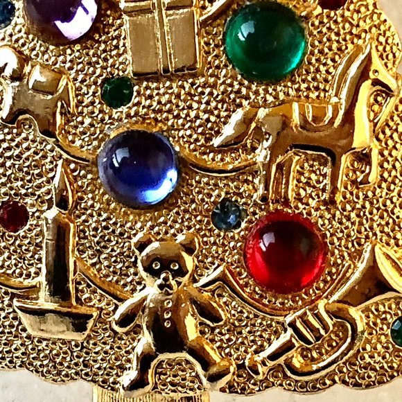 JJ 1986 Christmas Tree Brooch Pin Rhinestones Star Gold Tone Signed - Picture 10 of 14